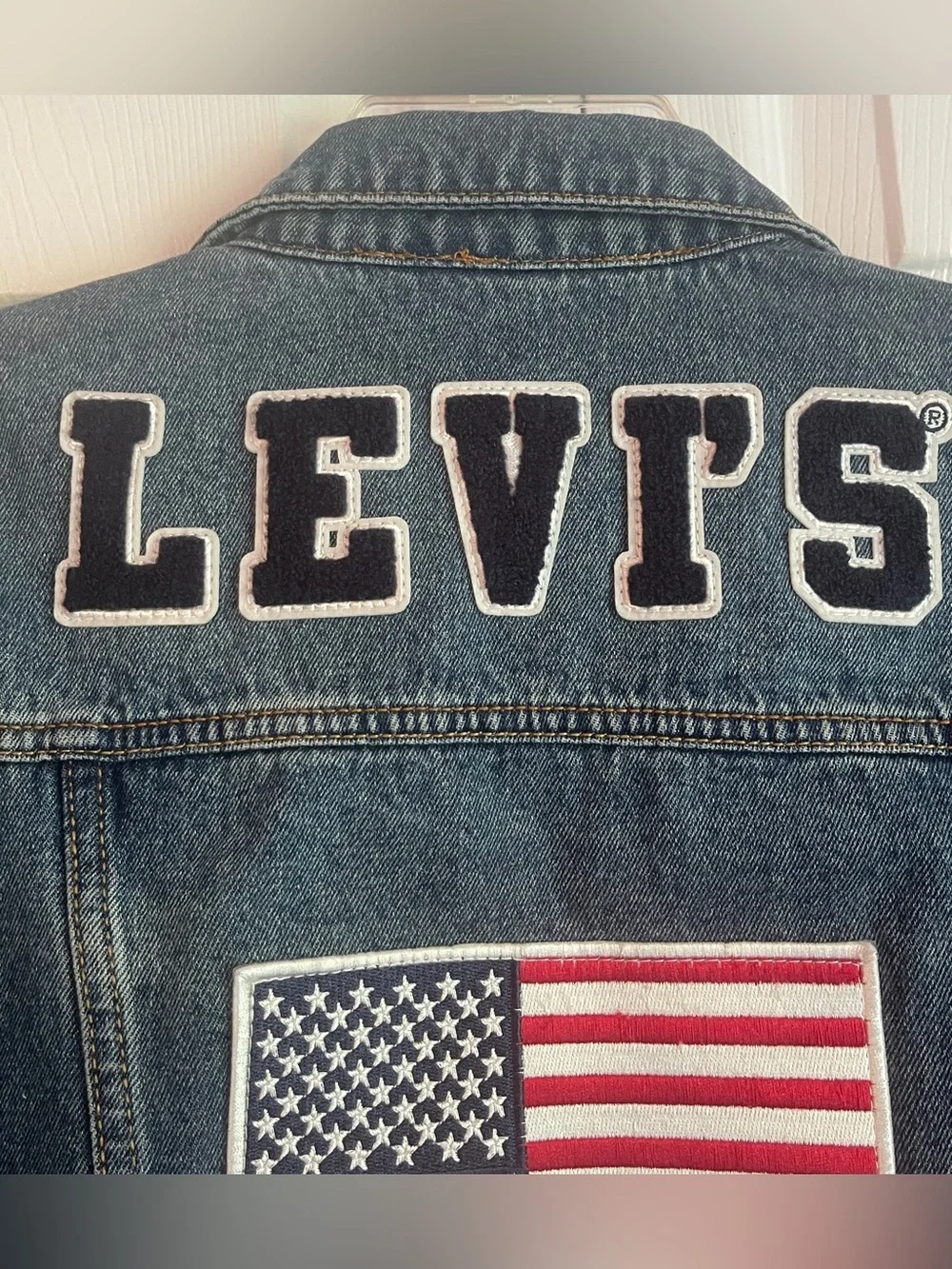 Levi’s Youth Denim Trucker Jacket USA Flag & Levi’s Patch Size Medium